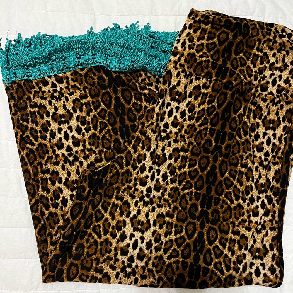 Crazy train leopard print wide leg capri leggings. 2x